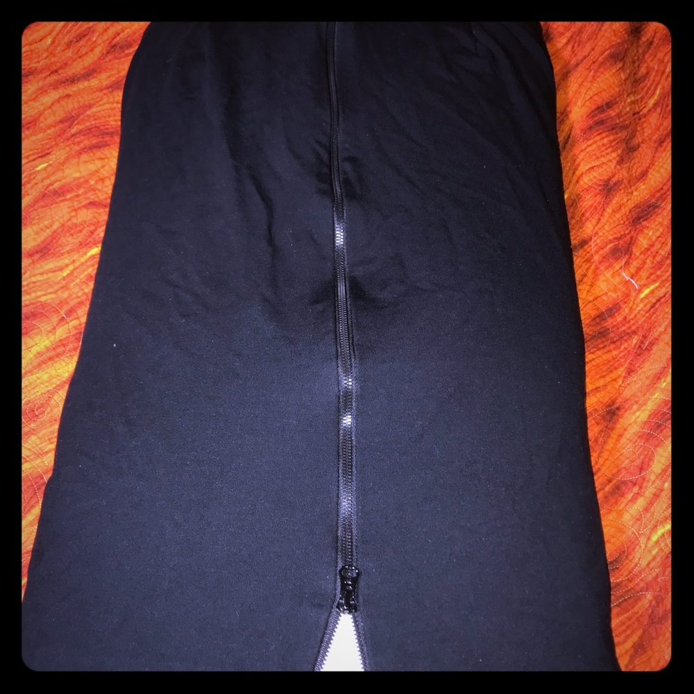 ❤️LB❤️ Black Zipper back knee length skirt Size 20